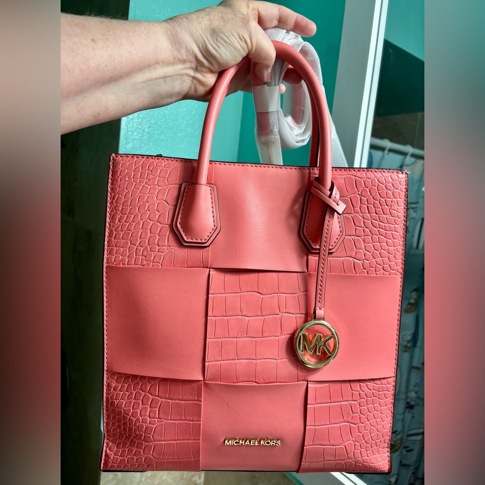 Micheal Kors medium shopper in the color grapefruit with cross body strap